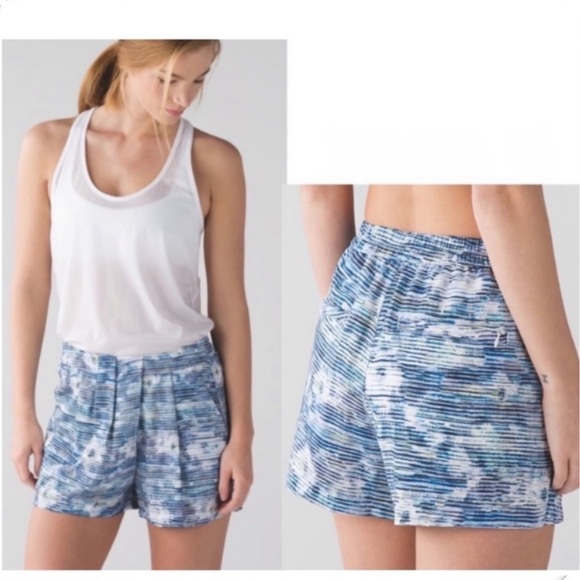 LULULEMON &go Keepsake Blurry Shorts in Belle Multi Blue - Picture 9 of 9